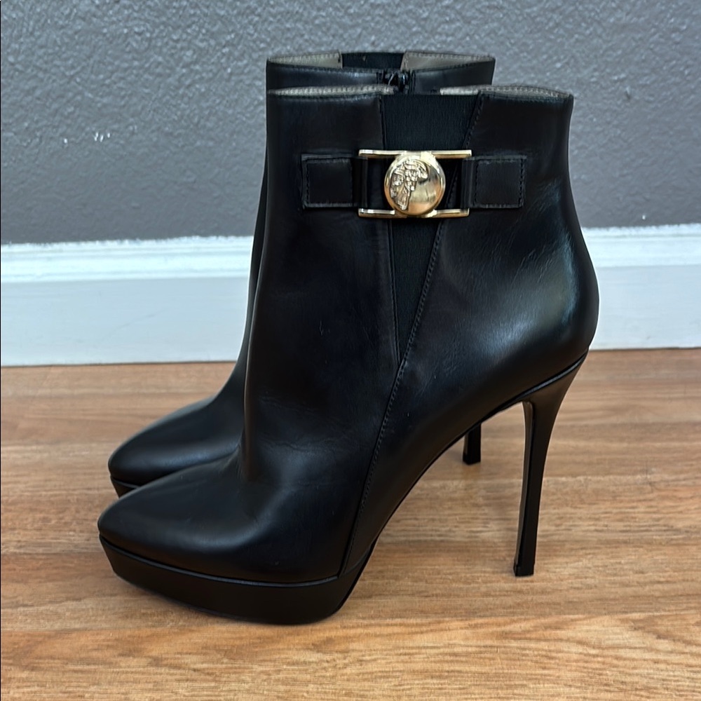 Versace Black Leather Ankle Boots size 40 / 9.5 Women’s